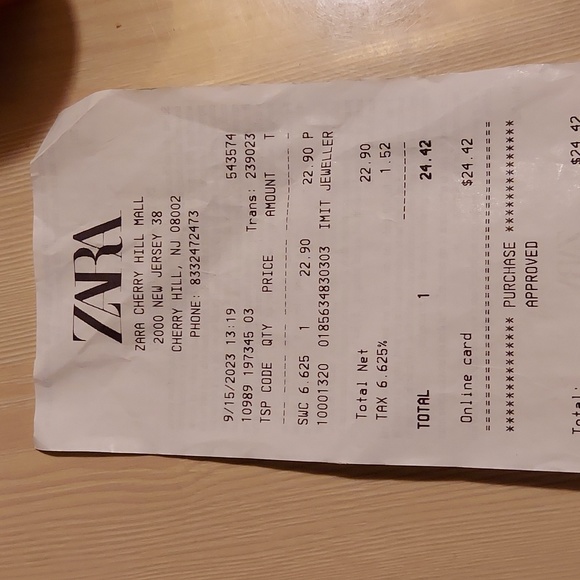 Gold tone earrings - Picture 3 of 4